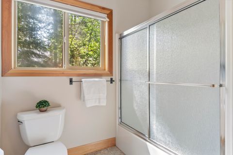 Tiny photo for 53539 Kokanee Way, La Pine, OR 97739 (MLS # 220221573)