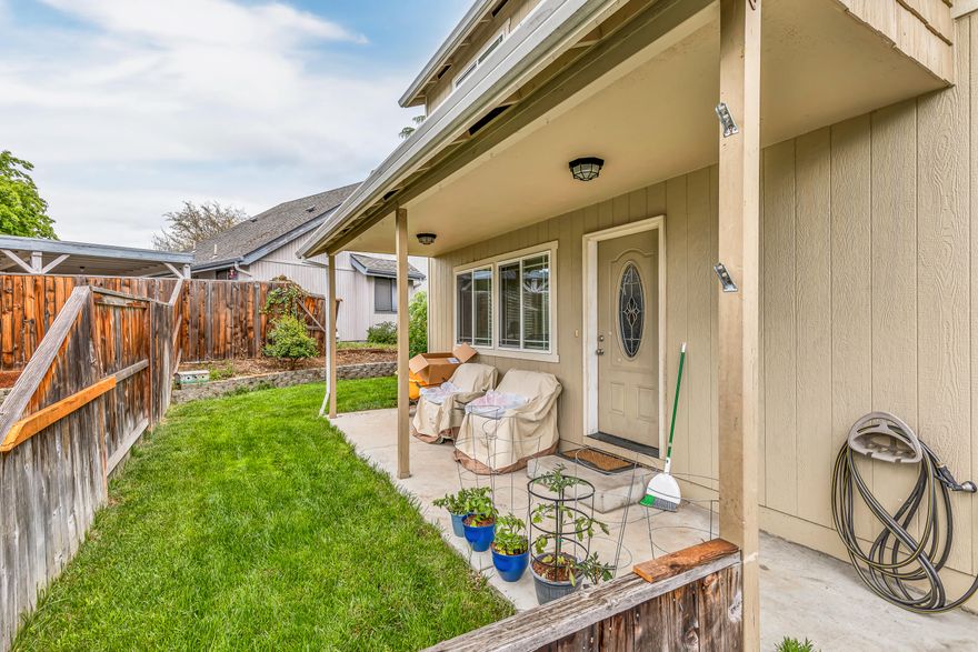 Very good Location! In ''move-in condition''!  Features include: 9' ceilings, living room, eating area, breakfast bar, slider to the patio, full bath downstairs, pantry, vinyl windows, gas heat and water, extra storage area on south side of home, timed inground sprinklers and more!!