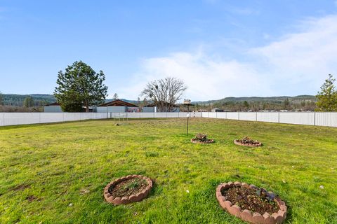 Tiny photo for 104 Hart Circle, Shady Cove, OR 97539 (MLS # 220215525)