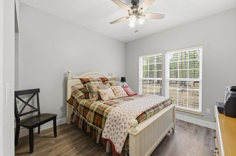 Tiny photo for 51795 Pine Loop Drive, La Pine, OR 97739 (MLS # 220221471)
