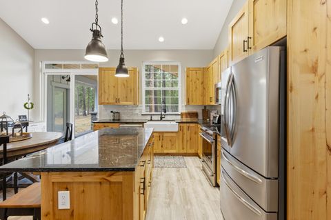 Tiny photo for 51795 Pine Loop Drive, La Pine, OR 97739 (MLS # 220221471)