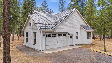 Tiny photo for 51795 Pine Loop Drive, La Pine, OR 97739 (MLS # 220221471)