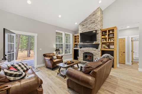 Tiny photo for 51795 Pine Loop Drive, La Pine, OR 97739 (MLS # 220221471)