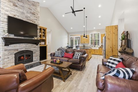 Tiny photo for 51795 Pine Loop Drive, La Pine, OR 97739 (MLS # 220221471)