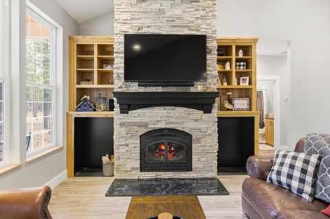 Tiny photo for 51795 Pine Loop Drive, La Pine, OR 97739 (MLS # 220221471)