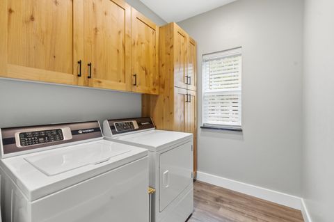 Tiny photo for 51795 Pine Loop Drive, La Pine, OR 97739 (MLS # 220221471)