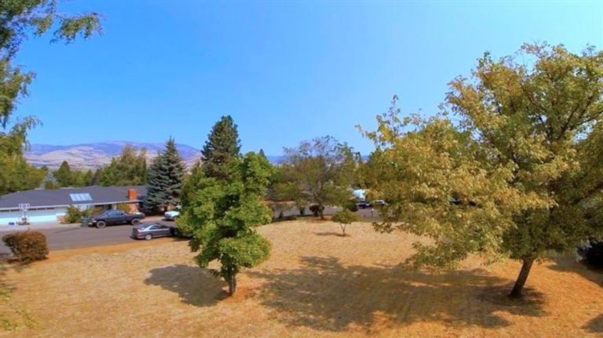 Price Reduction!!! Hard to find .25 acre buildable Ashland LOT with GREAT VIEWS. Located in a desirable well established neighborhood. Not limited to a single story.