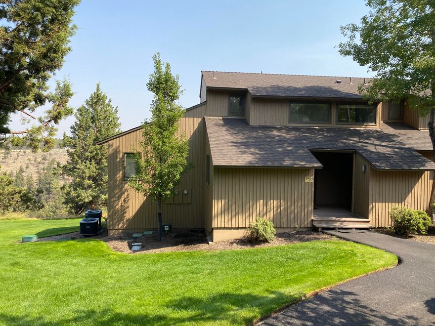 Having a river and canyon view just makes every vacation that much better. This 5 week per year end unit wont disappoint. Take time to hang out int he private hot tub on the back deck or a few rounds of golf. You can't go wrong when staying at Eagle Crest Resort. There is much to offer such as sports centers, tennis, pickle ball, pools, hot tubs, hiking, biking, and more! Call to schedule your showing today.