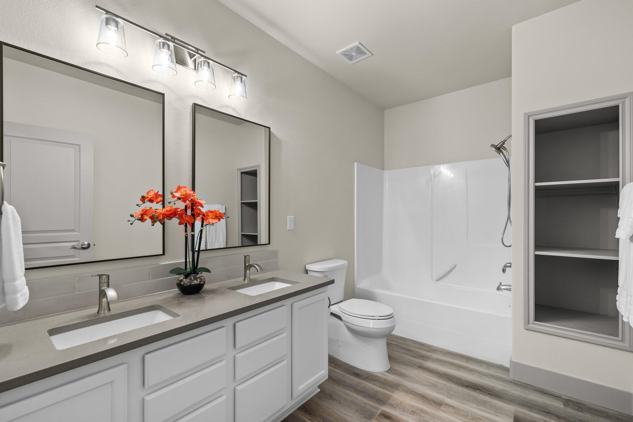 Views At Oak Tree - Residential