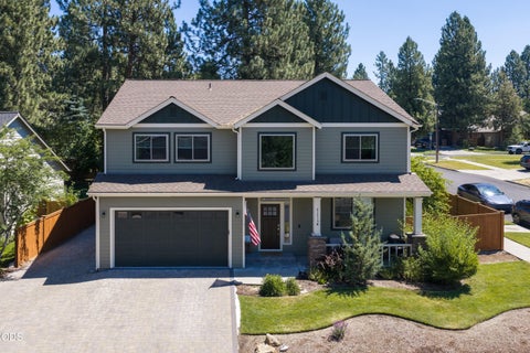 Photo of 61316 Brianne Place, Bend, OR 97702 (MLS # 220225877)