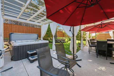 Tiny photo for 61316 Brianne Place, Bend, OR 97702 (MLS # 220225877)