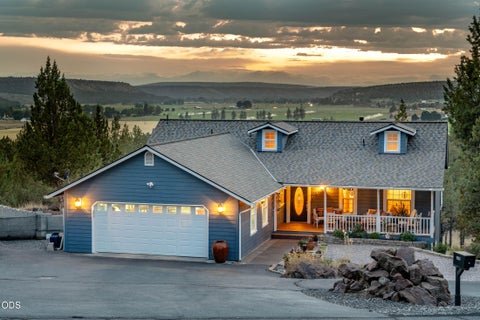 Photo of 1035 NE Wyoming Drive, Prineville, OR 97754 (MLS # 220228377)