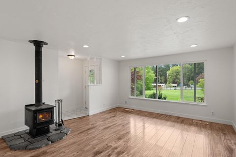 Tiny photo for 198 Hessar Street, Grants Pass, OR 97527 (MLS # 220219448)