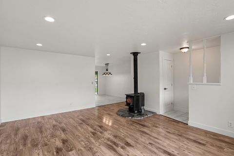 Tiny photo for 198 Hessar Street, Grants Pass, OR 97527 (MLS # 220219448)