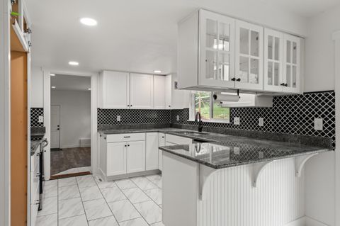 Tiny photo for 198 Hessar Street, Grants Pass, OR 97527 (MLS # 220219448)