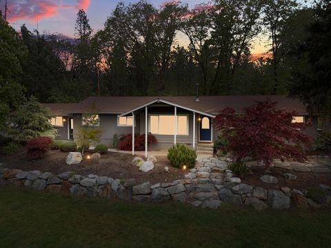 Tiny photo for 198 Hessar Street, Grants Pass, OR 97527 (MLS # 220219448)