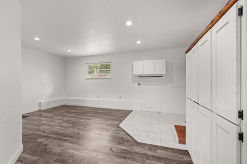 Tiny photo for 198 Hessar Street, Grants Pass, OR 97527 (MLS # 220219448)