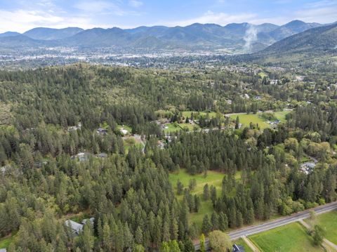 Tiny photo for 198 Hessar Street, Grants Pass, OR 97527 (MLS # 220219448)