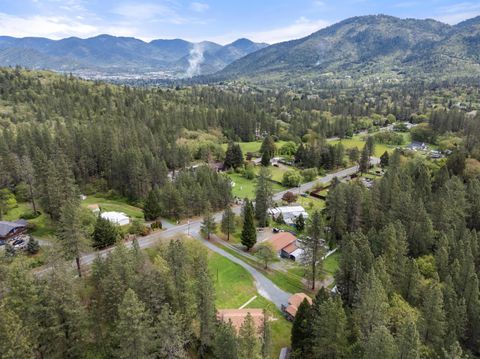 Tiny photo for 198 Hessar Street, Grants Pass, OR 97527 (MLS # 220219448)