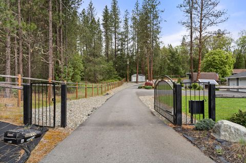 Tiny photo for 198 Hessar Street, Grants Pass, OR 97527 (MLS # 220219448)