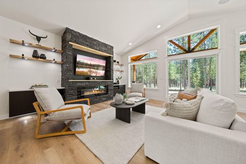 Tiny photo for 15955 Mountain View Lane, La Pine, OR 97739 (MLS # 220205985)