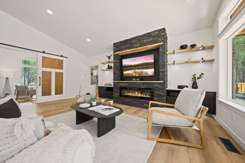 Tiny photo for 15955 Mountain View Lane, La Pine, OR 97739 (MLS # 220205985)