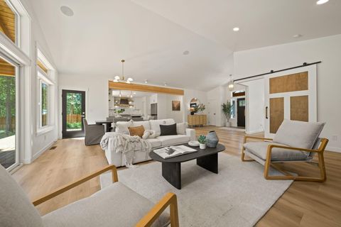 Tiny photo for 15955 Mountain View Lane, La Pine, OR 97739 (MLS # 220205985)