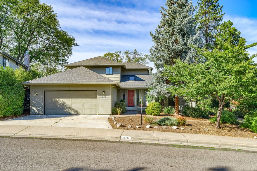 Great house, well located on a rarely available view lot within the highly desirable Oak Knoll Meadows enclave. Enjoy privacy, low traffic streets, mature landscaping and views of the setting, mountains or golf course from nearly every window. Great natural light and unique architectural features set this home aside. Three bedrooms, two and a half baths with approx. 2346 SF.  Main level primary bedroom suite w/private bathroom, walk-in closet and access to the backyard patio. Inviting entryway and comfortable open floor plan, tall ceilings in the living room open to the dining area and well laid out kitchen.  Separate family room. All surround the dramatic staircase leading to the two additional bedrooms and full bath upstairs.  Laundry room leads to the two-car garage w/built-in storage and work area. Acres of beautiful open space w/ creeks, a pond and trails meandering through the neighborhood, privately owned by the HOA.  Enjoy the many species of birds including the resident geese.