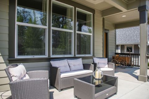 Tiny photo for 936 E Black Butte Avenue, Sisters, OR 97759 (MLS # 220214029)