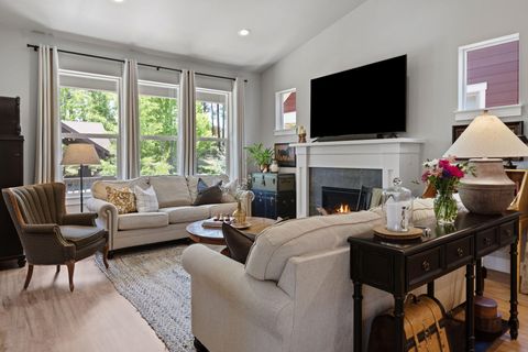 Tiny photo for 936 E Black Butte Avenue, Sisters, OR 97759 (MLS # 220214029)