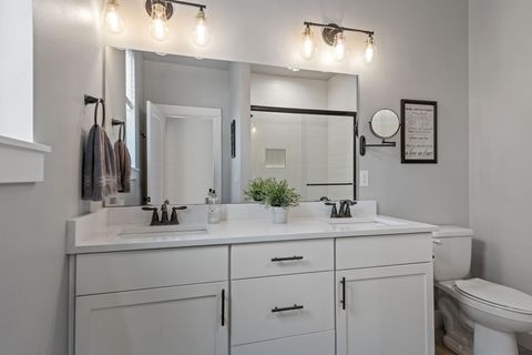 Tiny photo for 936 E Black Butte Avenue, Sisters, OR 97759 (MLS # 220214029)