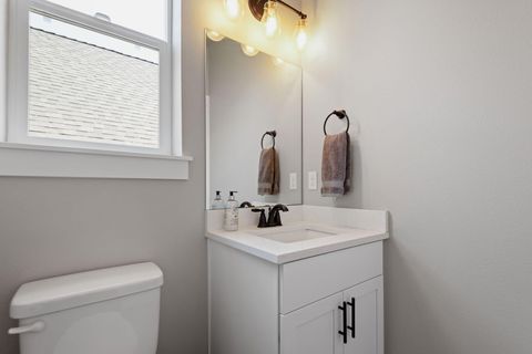 Tiny photo for 936 E Black Butte Avenue, Sisters, OR 97759 (MLS # 220214029)