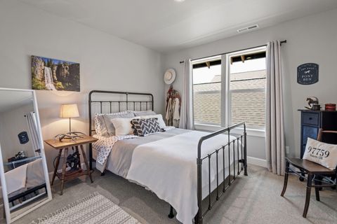 Tiny photo for 936 E Black Butte Avenue, Sisters, OR 97759 (MLS # 220214029)