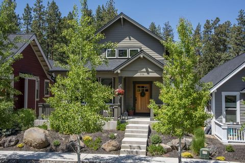 Photo of 936 E Black Butte Avenue, Sisters, OR 97759 (MLS # 220214029)