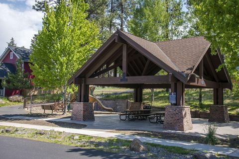 Tiny photo for 936 E Black Butte Avenue, Sisters, OR 97759 (MLS # 220214029)