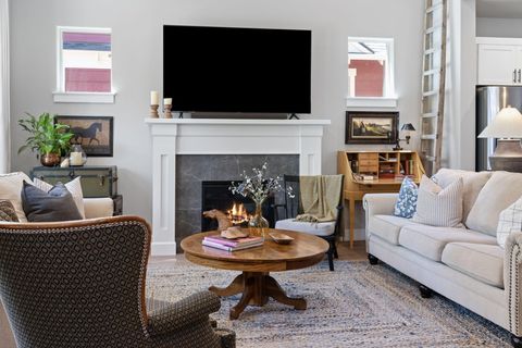 Tiny photo for 936 E Black Butte Avenue, Sisters, OR 97759 (MLS # 220214029)