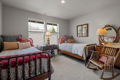 Tiny photo for 936 E Black Butte Avenue, Sisters, OR 97759 (MLS # 220214029)