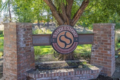 Tiny photo for 936 E Black Butte Avenue, Sisters, OR 97759 (MLS # 220214029)