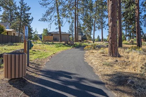 Tiny photo for 936 E Black Butte Avenue, Sisters, OR 97759 (MLS # 220214029)