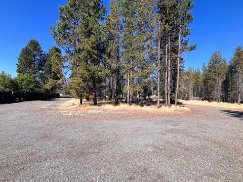 Tiny photo for 51332 Preble Way, La Pine, OR 97739 (MLS # 220189211)