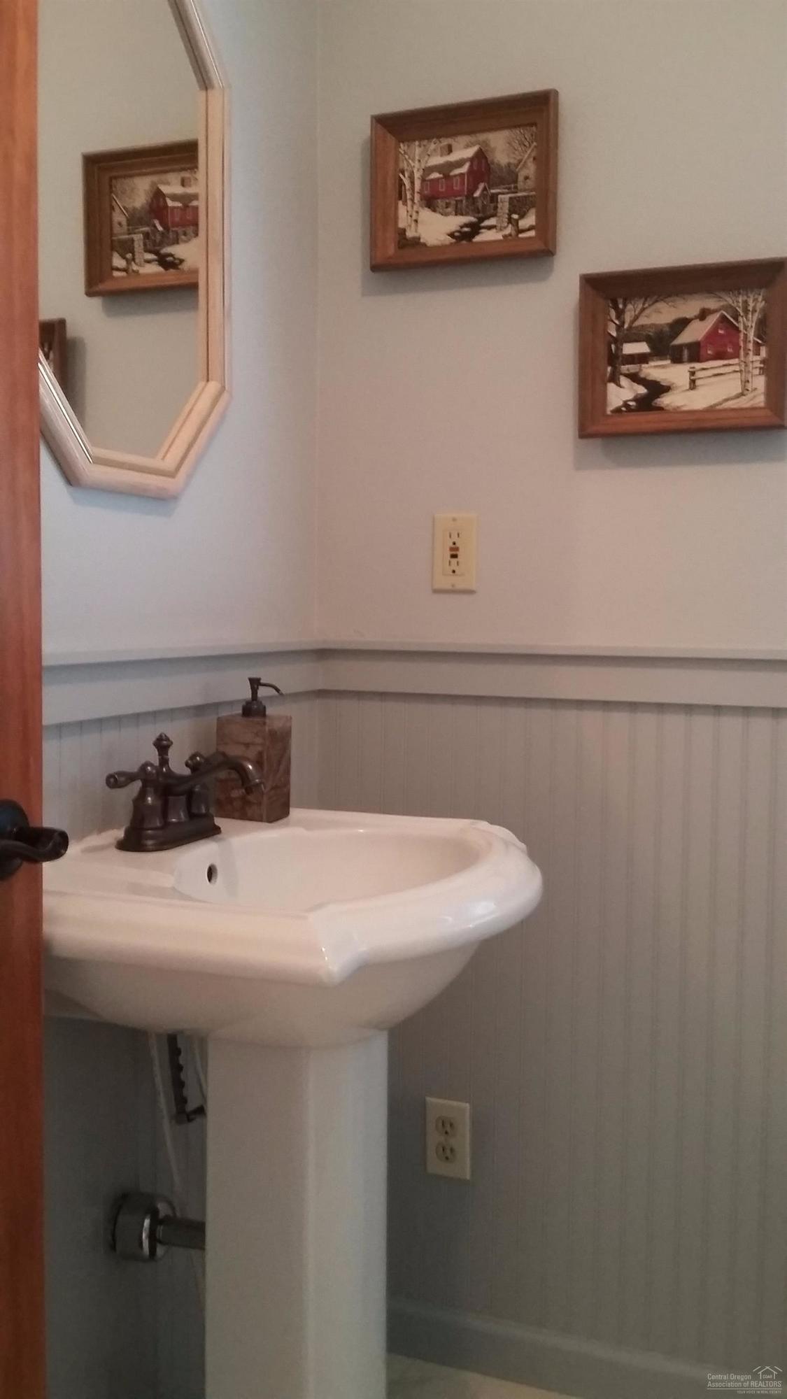 Deschutes - Commercial Sale