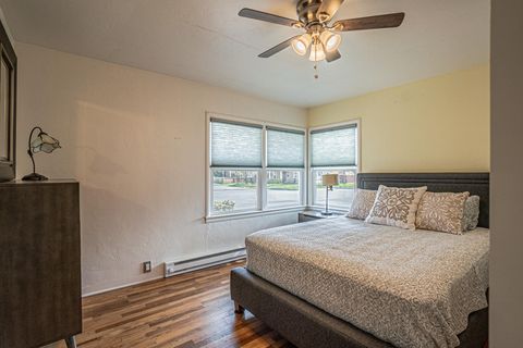 Tiny photo for 512 SE 10th Street, Grants Pass, OR 97526 (MLS # 220217258)