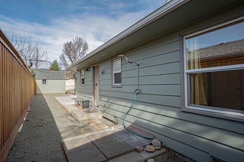 Tiny photo for 512 SE 10th Street, Grants Pass, OR 97526 (MLS # 220217258)