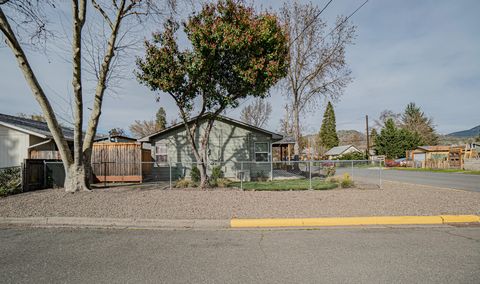 Tiny photo for 512 SE 10th Street, Grants Pass, OR 97526 (MLS # 220217258)