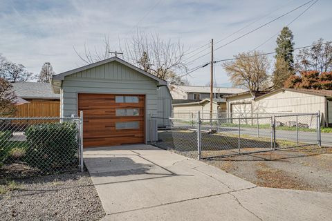 Tiny photo for 512 SE 10th Street, Grants Pass, OR 97526 (MLS # 220217258)