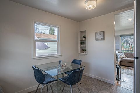 Tiny photo for 512 SE 10th Street, Grants Pass, OR 97526 (MLS # 220217258)