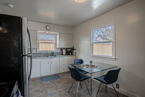 Tiny photo for 512 SE 10th Street, Grants Pass, OR 97526 (MLS # 220217258)
