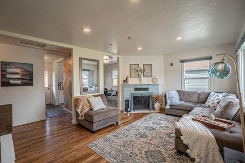 Tiny photo for 512 SE 10th Street, Grants Pass, OR 97526 (MLS # 220217258)