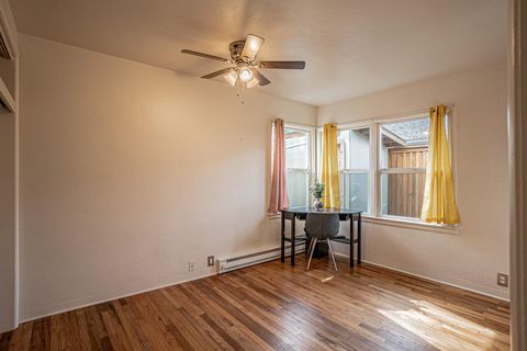 Tiny photo for 512 SE 10th Street, Grants Pass, OR 97526 (MLS # 220217258)