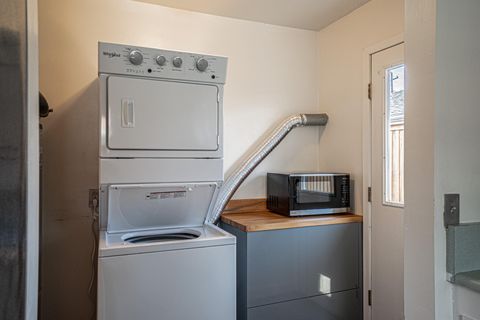 Tiny photo for 512 SE 10th Street, Grants Pass, OR 97526 (MLS # 220217258)